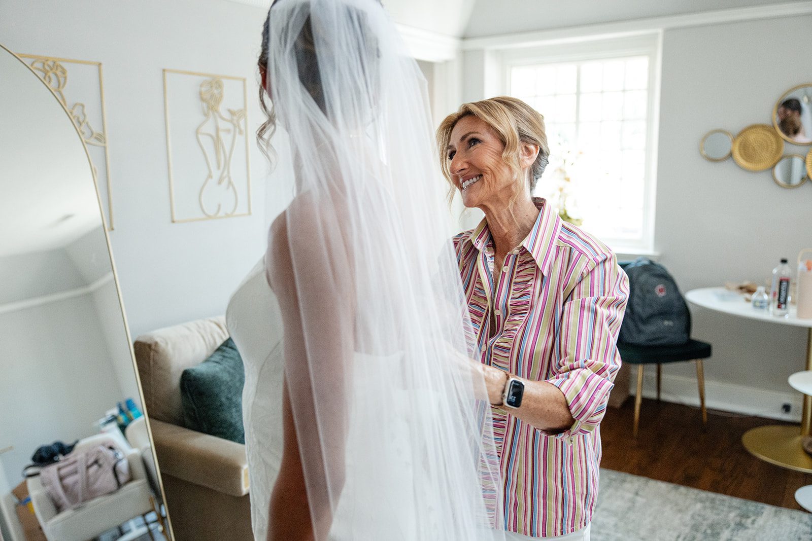 bishops-bay-country-club-timeless-madison-bianca-colin-p007-01 Bride with her mother while getting ready