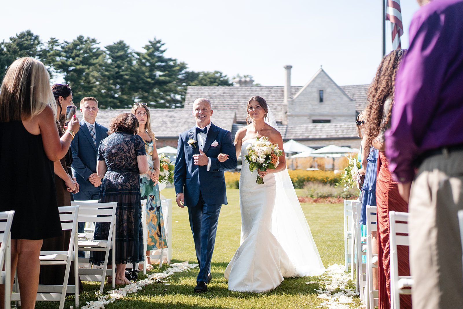bishops-bay-country-club-timeless-madison-bianca-colin-p018-01 Guests watching the bride walk down the aisle