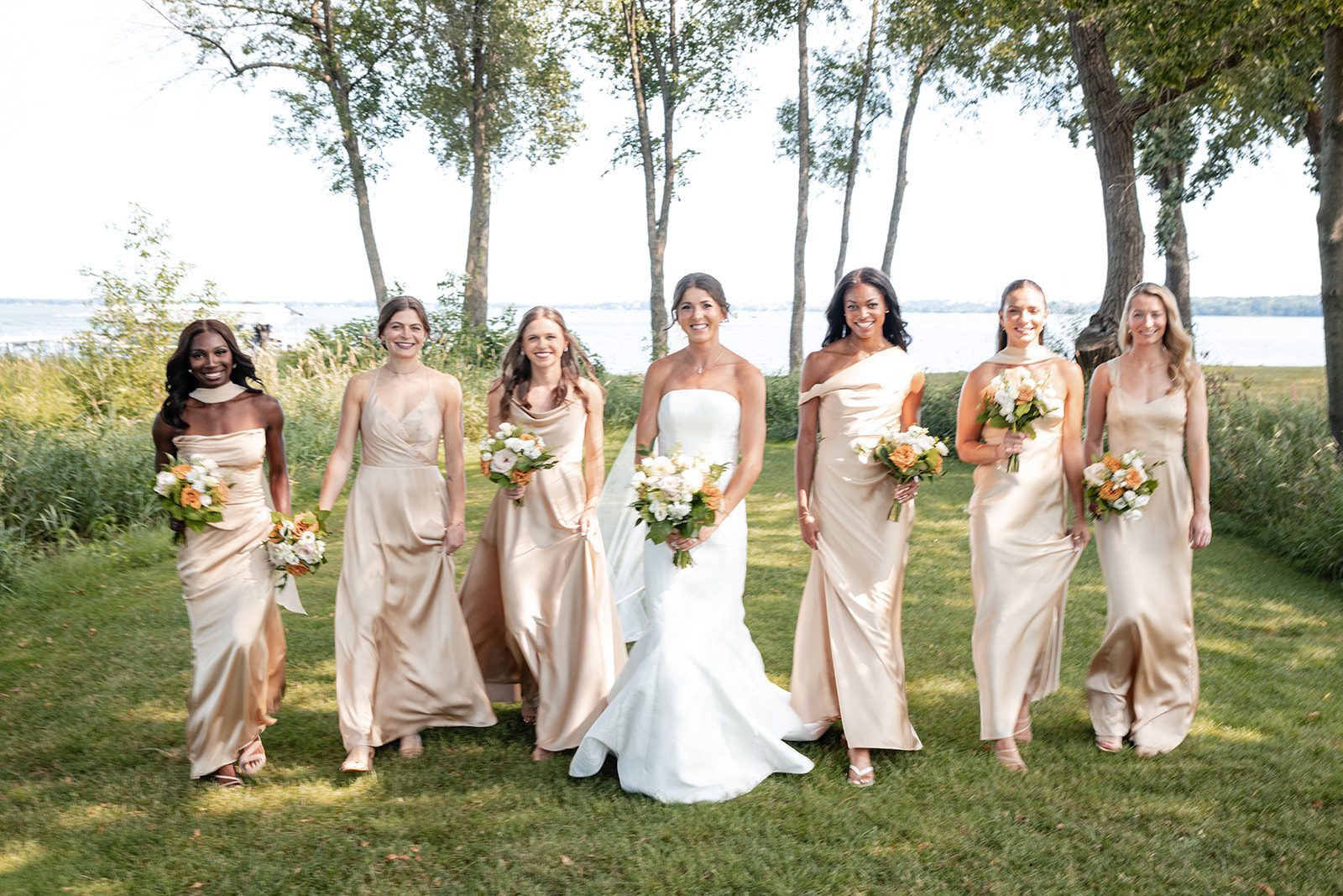 bishops-bay-country-club-timeless-madison-bianca-colin-p040-01 Bridesmaids gathered around the bride