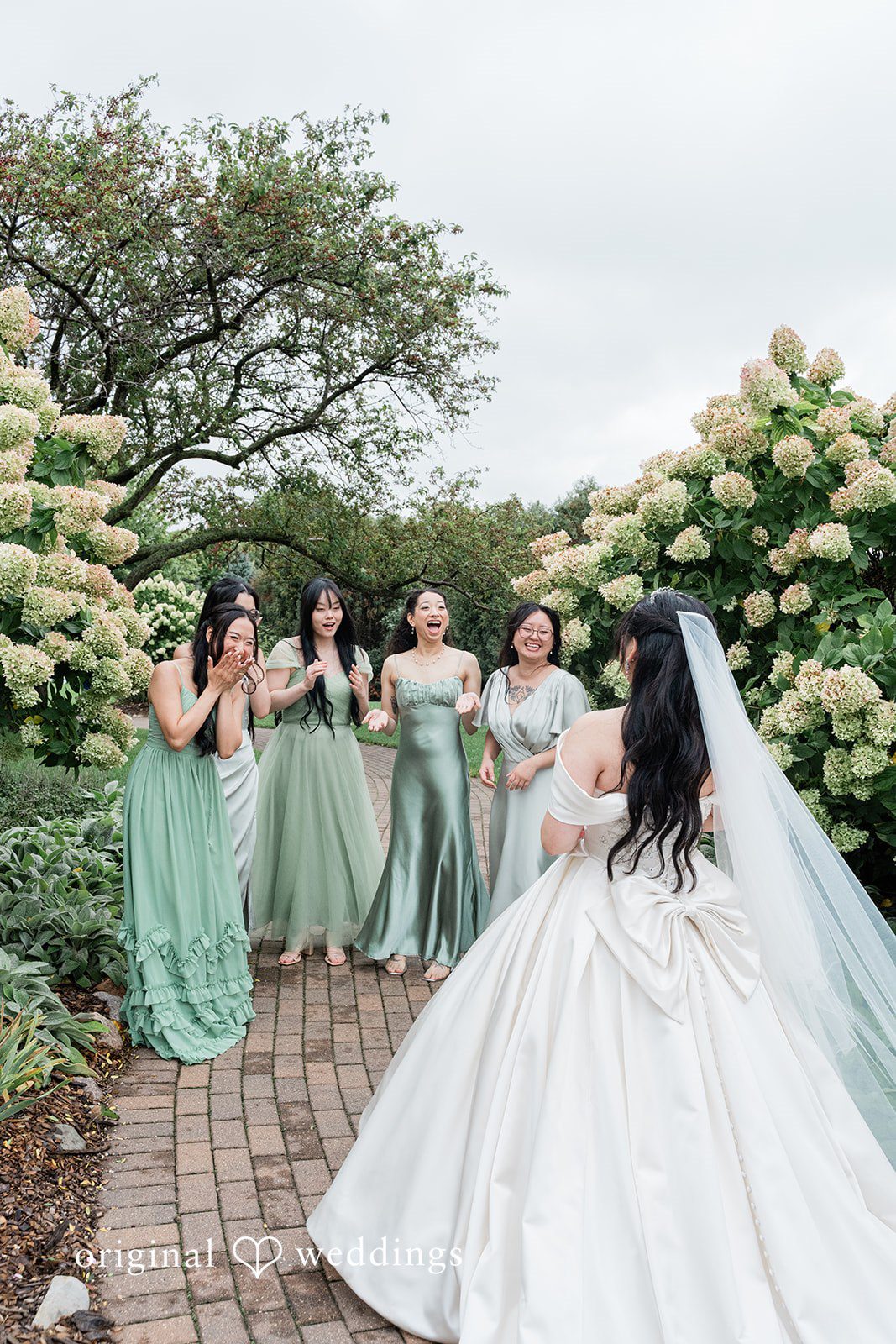 Josouaedh + Naochue The bridesmaids are in awe of the bride