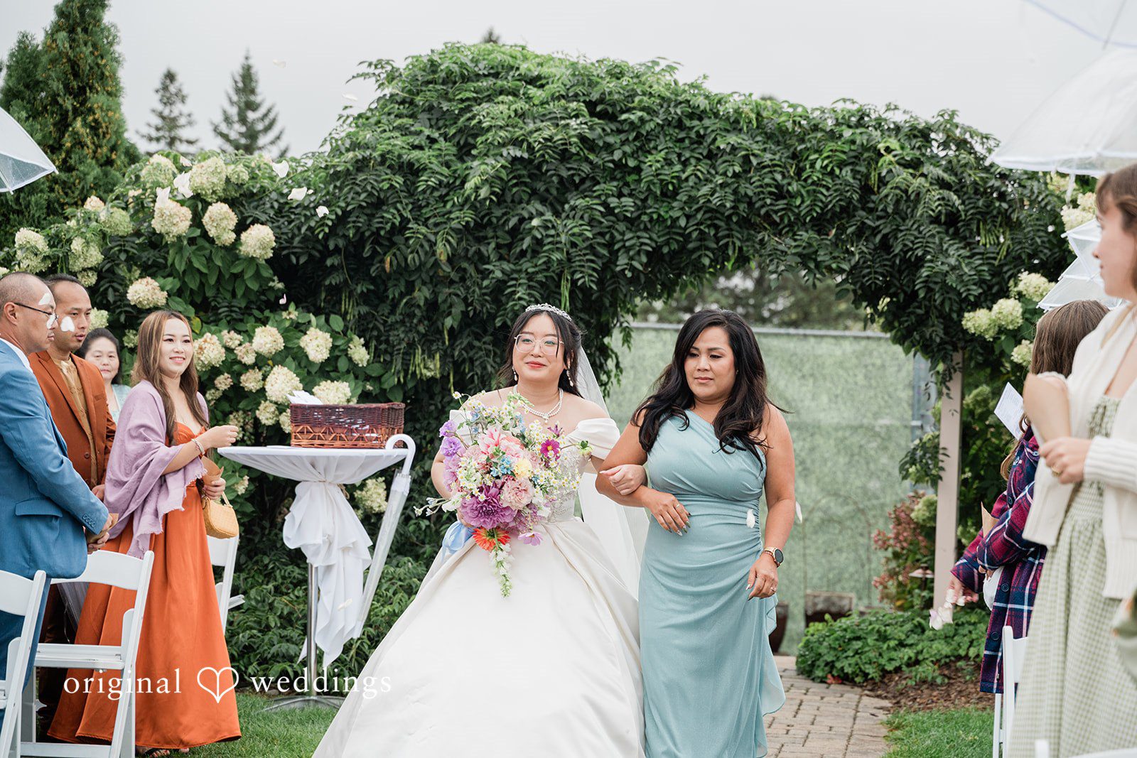 Josouaedh + Naochue The bride walks down the aisle