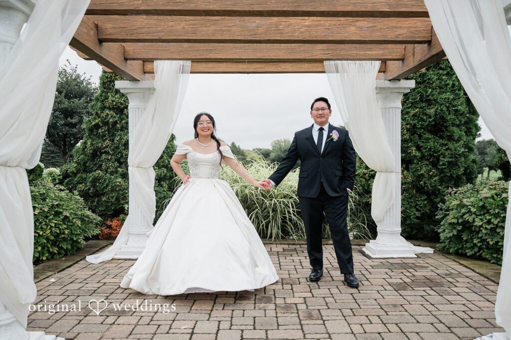 Josouaedh + Naochue Our Minneapolis wedding photographers at Original Weddings captured a stunning portrait of the couple at Brackett's Crossing Country Club