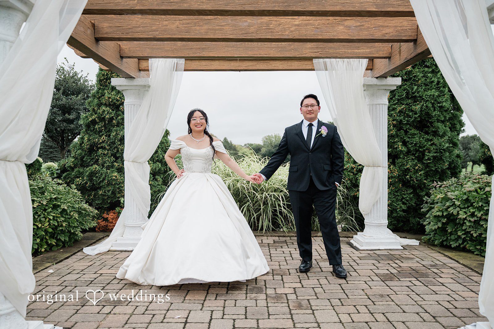 Our Minneapolis wedding photographers at Original Weddings captured a stunning portrait of the couple at Brackett's Crossing Country Club