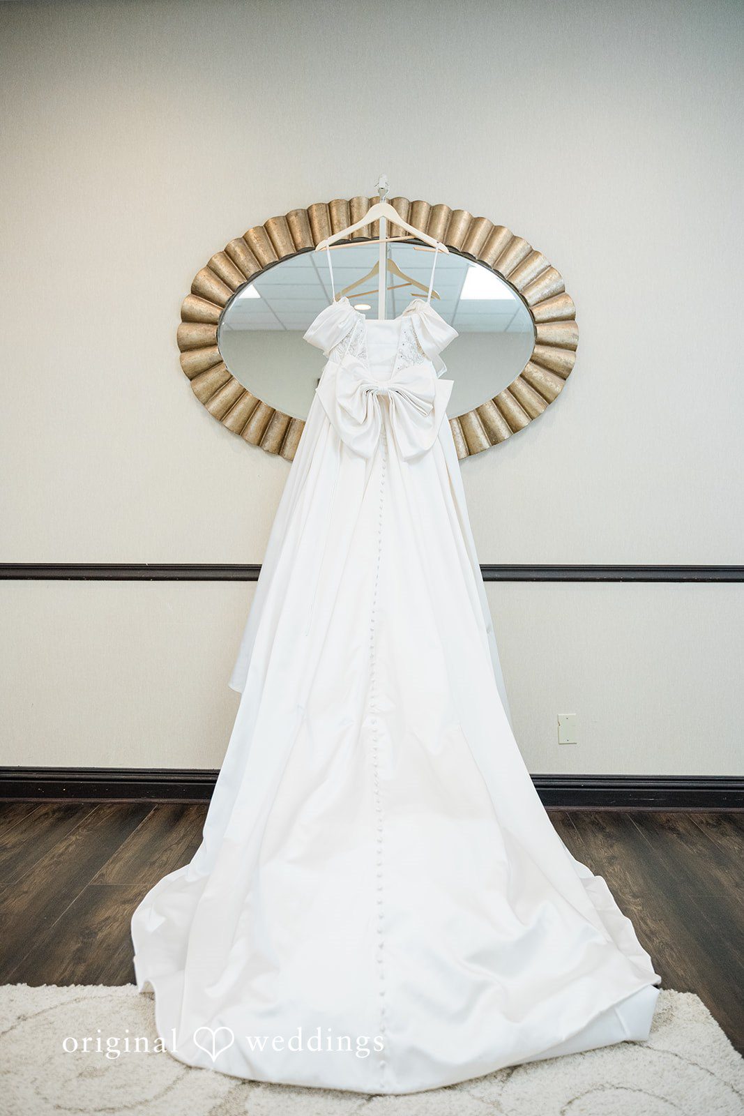 Josouaedh + Naochue Stunning wedding gown