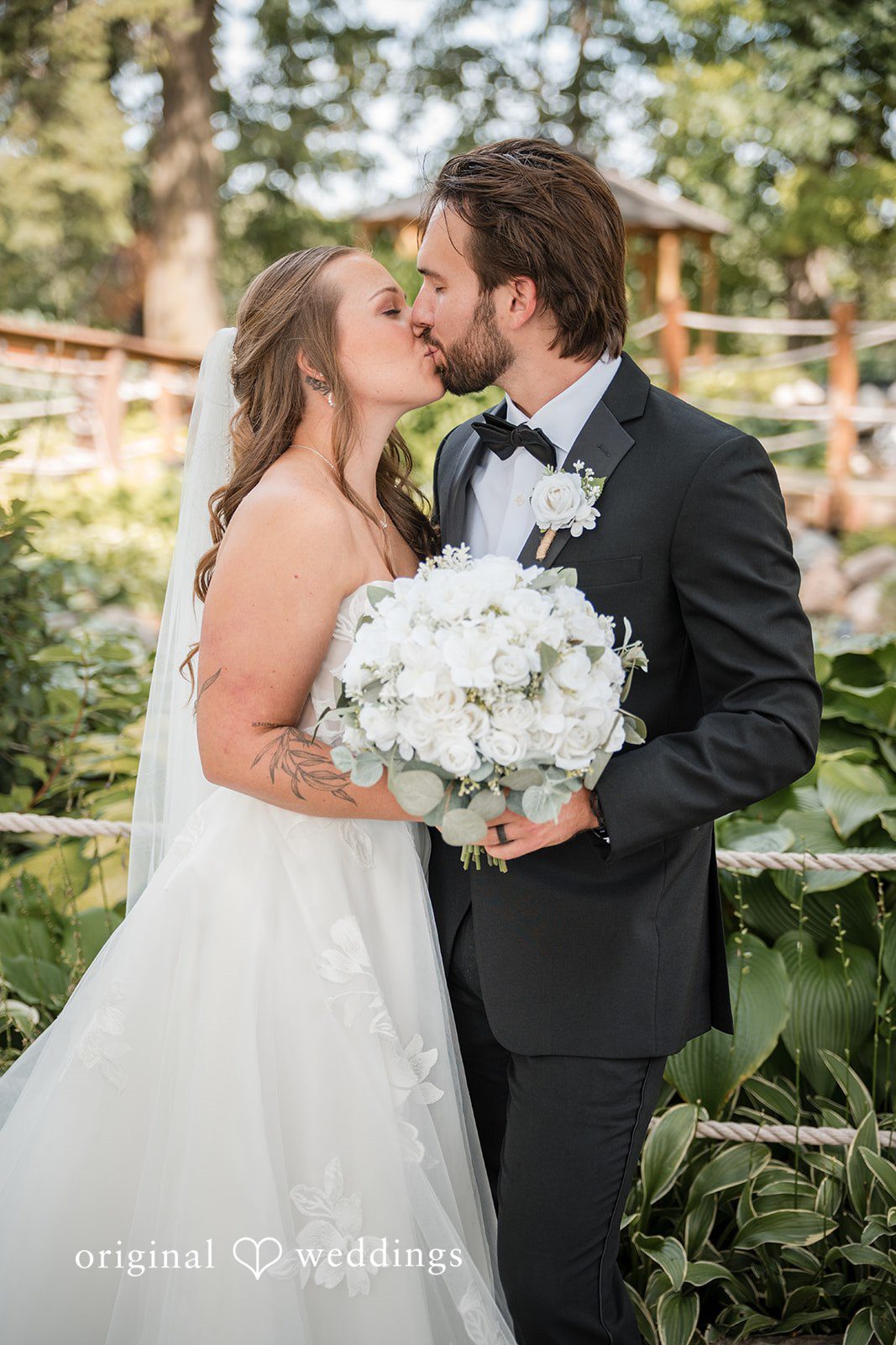 Couple kissing with the bouquet