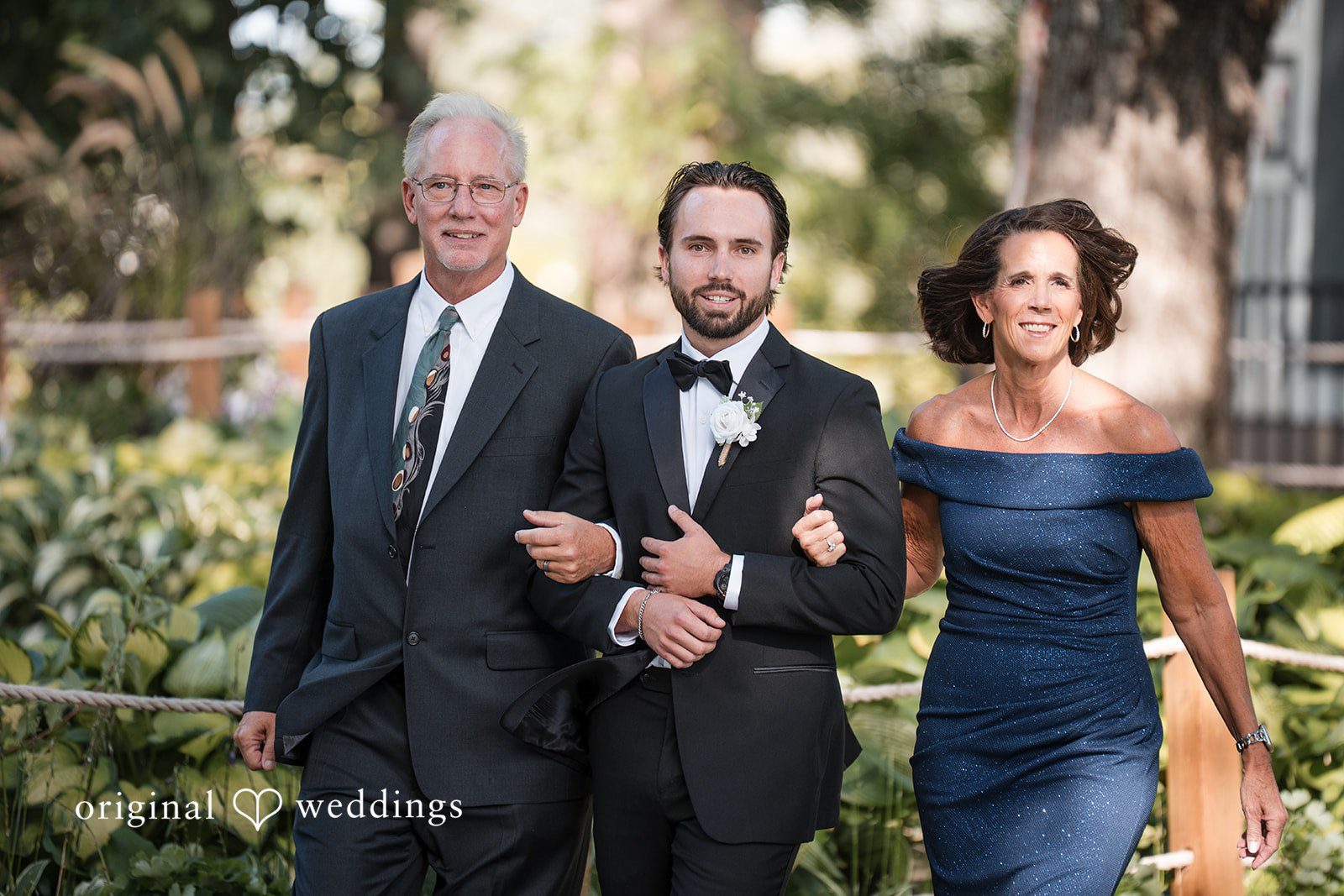 Bride with her family at Brianos Charthouse Lakeville