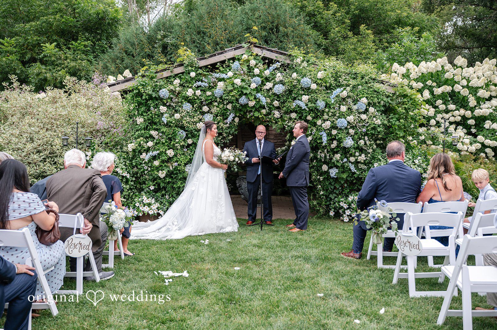 The Camrose Hill wedding ceremony