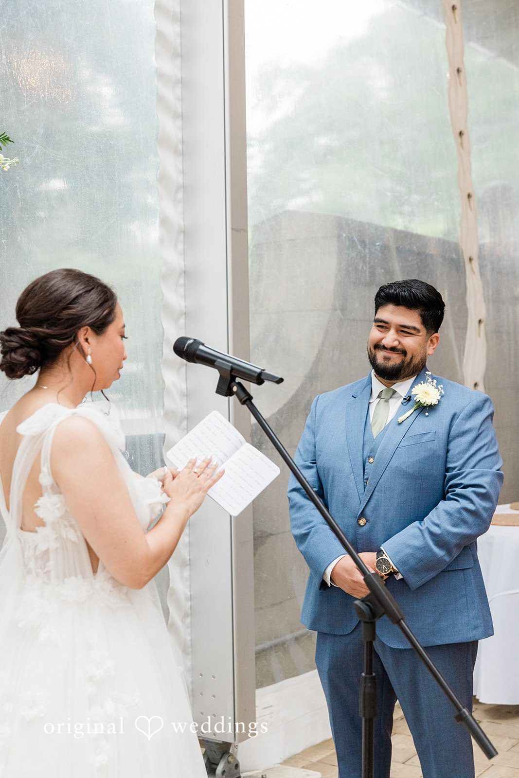 Toast with a microphone at the reception