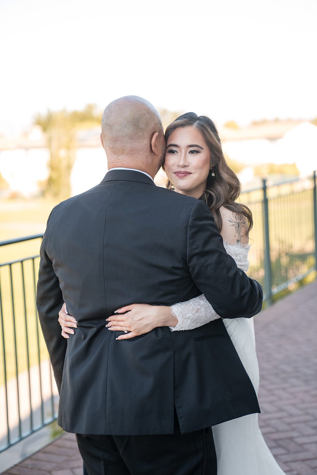 eagle-ridge-timeless-san-francisco-jesse-victoria-jesse-victoria-026-36 Couple sharing a close embrace