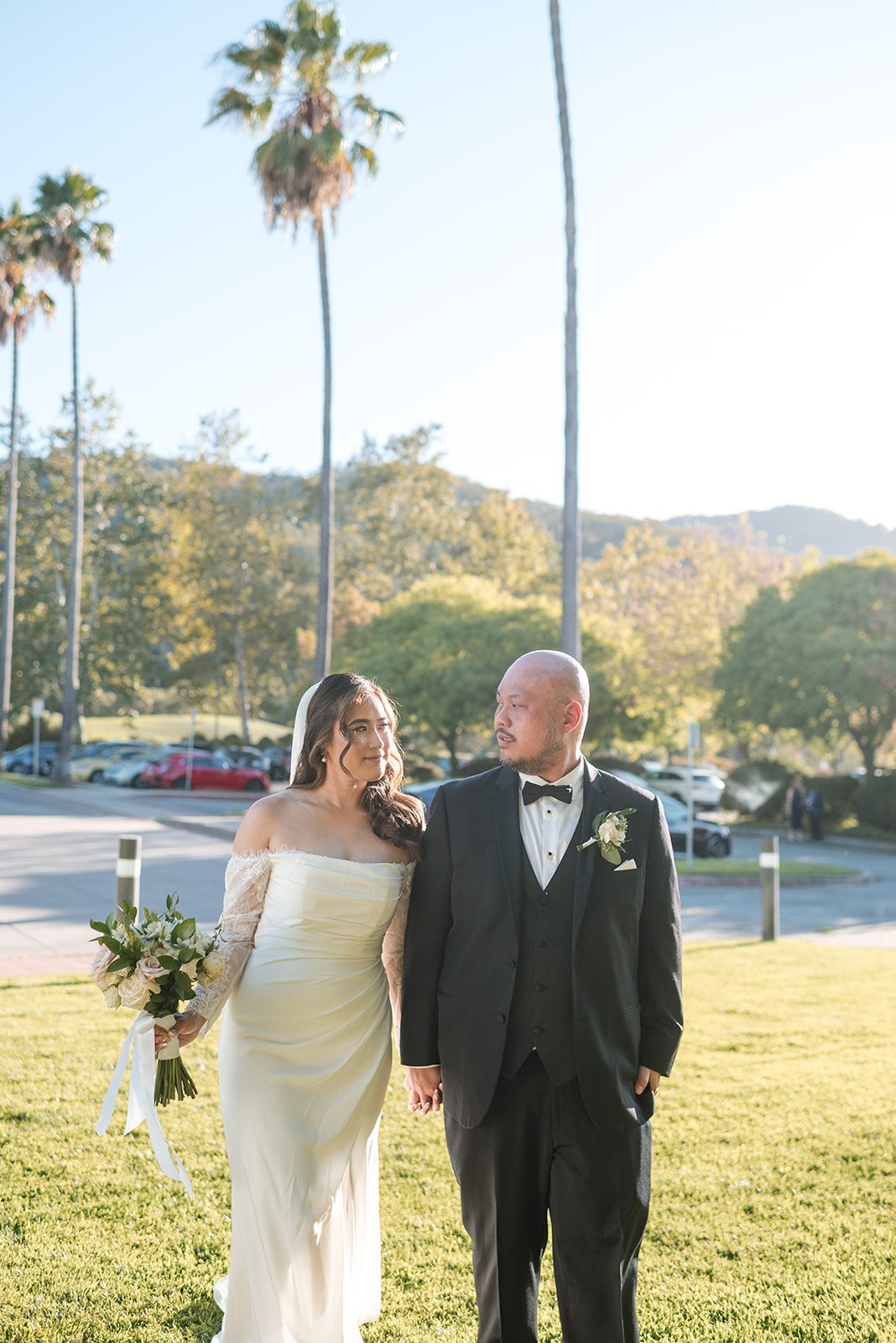 eagle-ridge-timeless-san-francisco-jesse-victoria-jesse-victoria-034-19 Bride and groom on the lawn with palm trees and hills