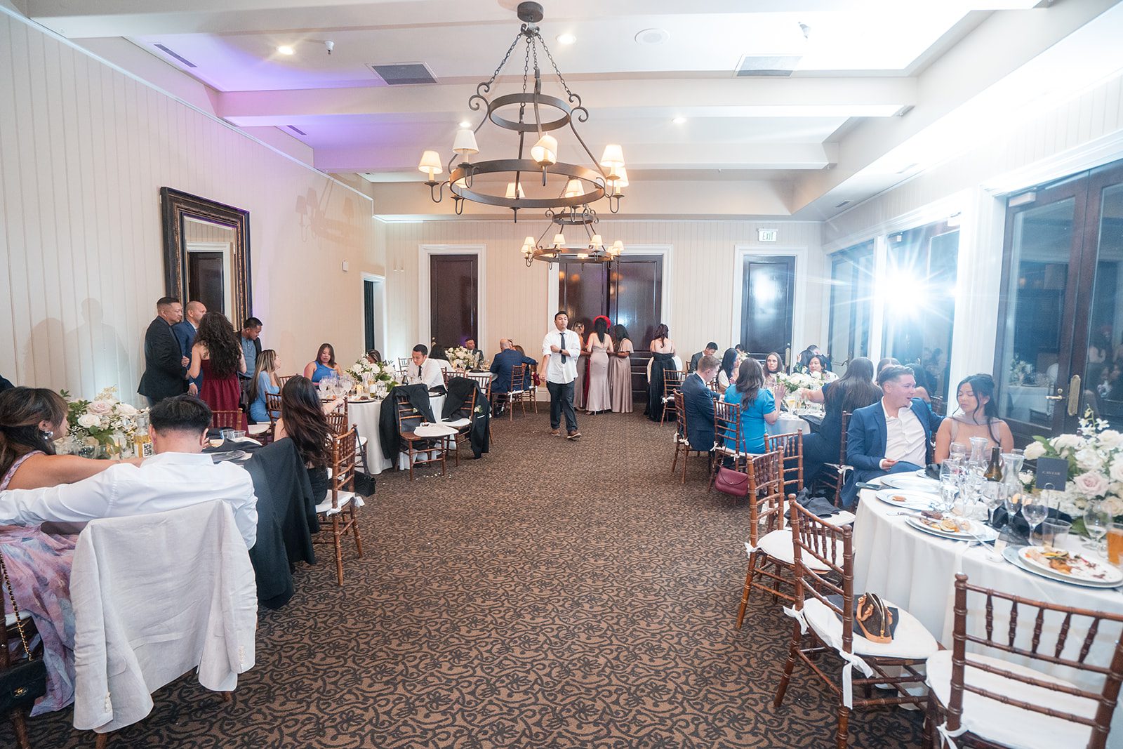 eagle-ridge-timeless-san-francisco-jesse-victoria-jesse-victoria-036-43 Wide view of the reception room at Eagle Ridge
