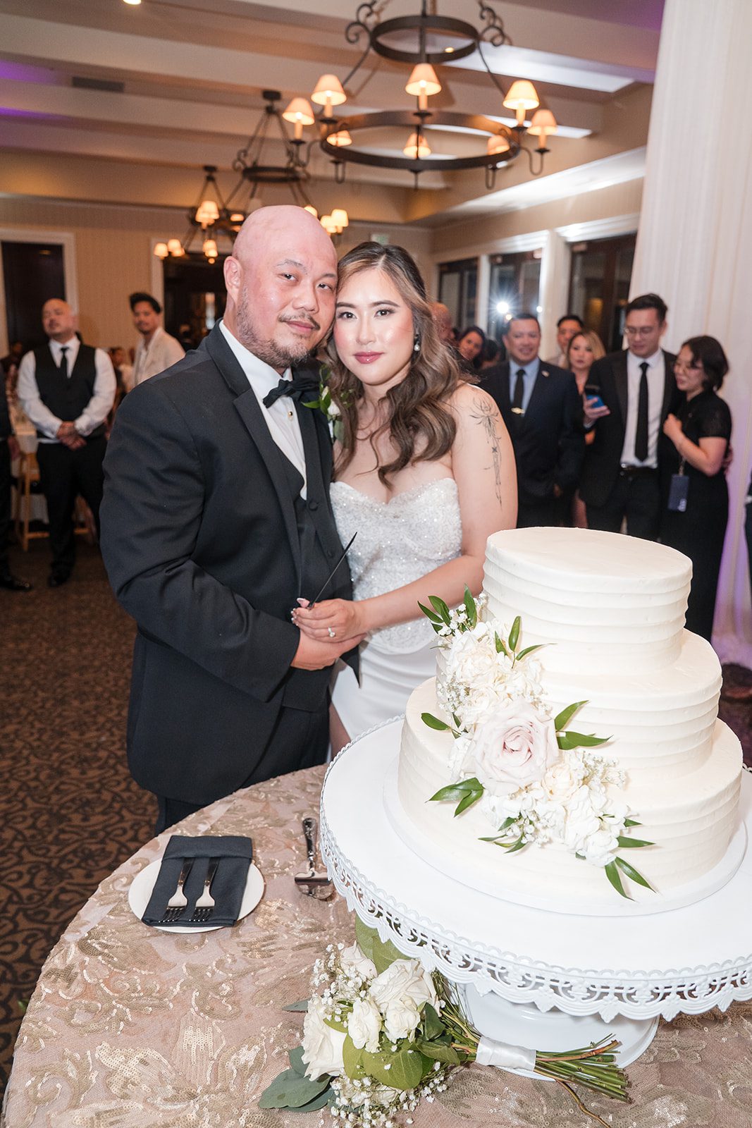 eagle-ridge-timeless-san-francisco-jesse-victoria-jesse-victoria-042-27 Newlyweds cutting the wedding cake
