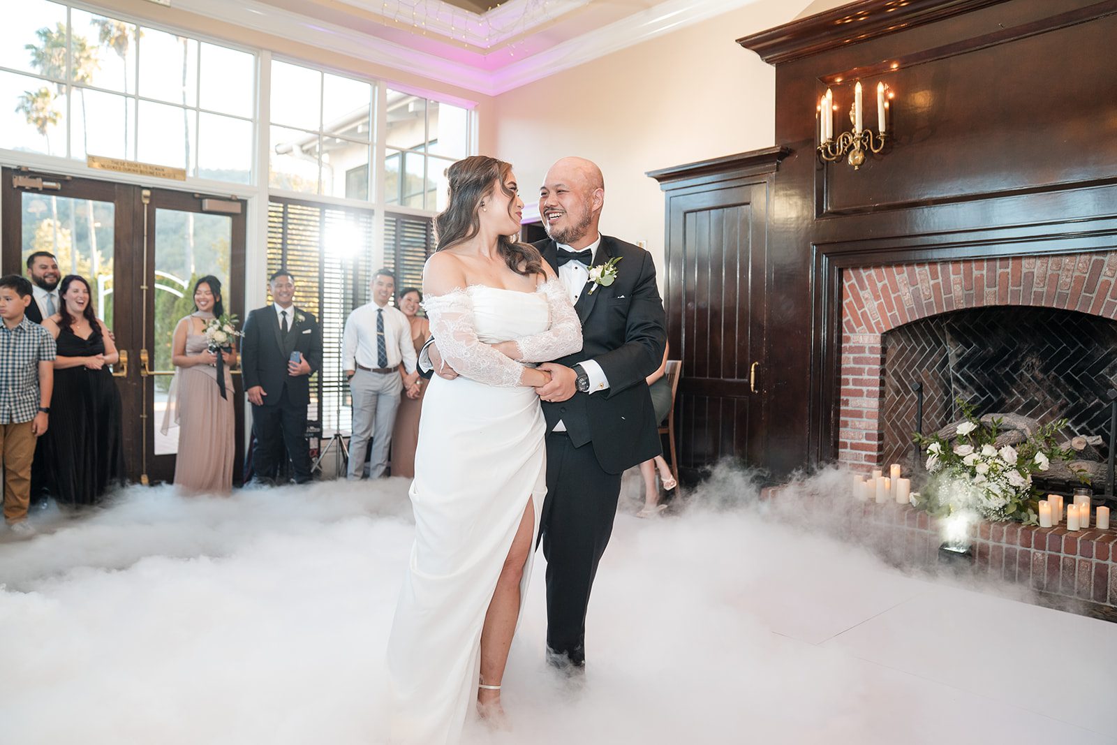 eagle-ridge-timeless-san-francisco-jesse-victoria-jesse-victoria-043-41 First dance surrounded by fog at Eagle Ridge