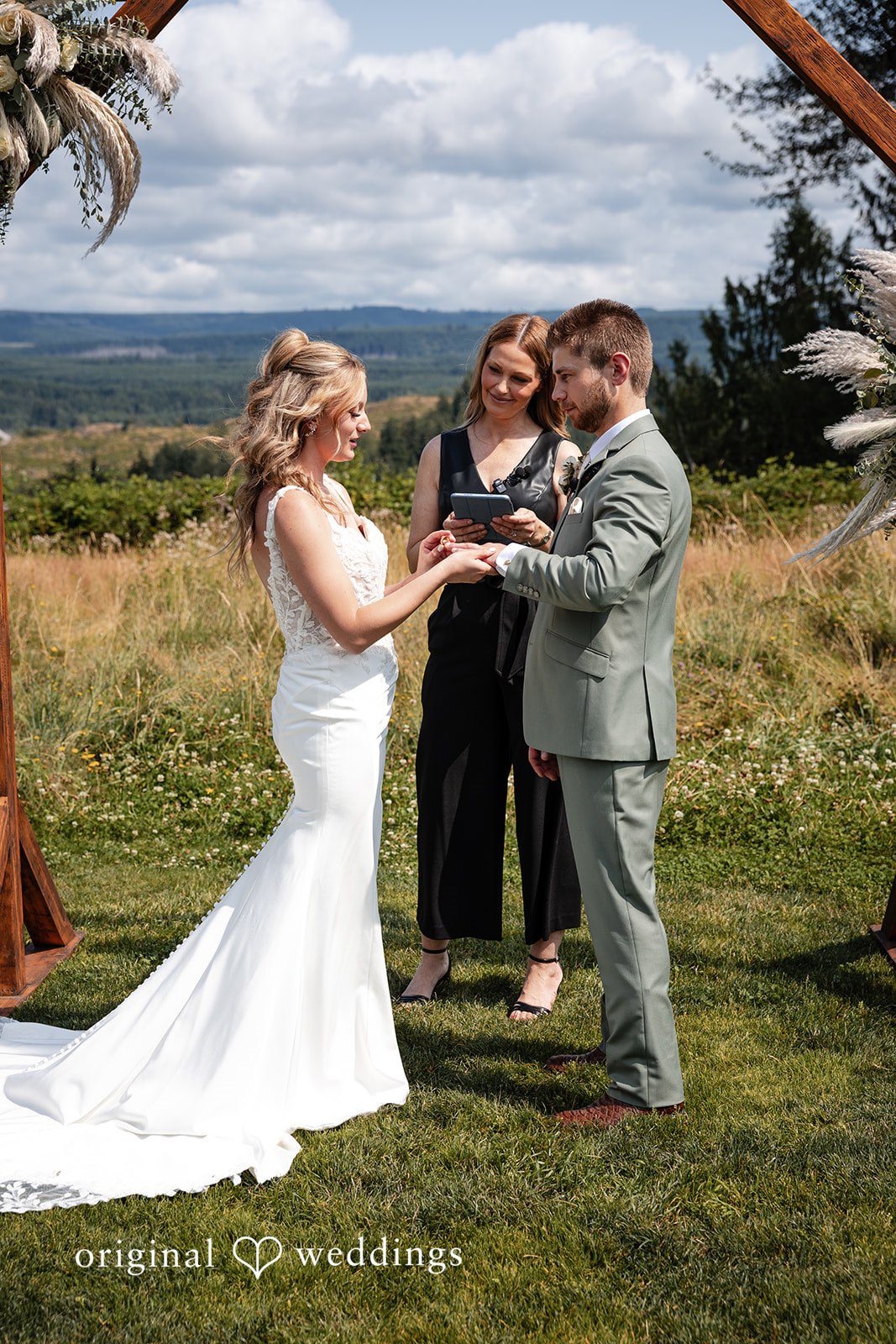 Sahvanna + Caleb Seattle Wedding Photographers at Edlynn Farm | Sahvanna & Caleb -