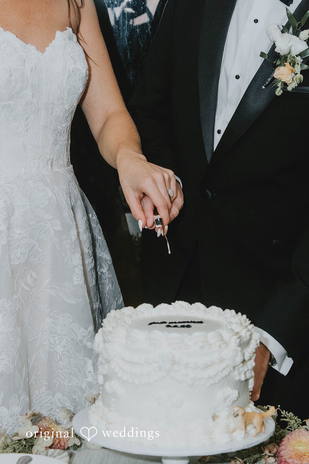 Alexa + Frank Newlyweds cutting the wedding cake at Eolia Mansion