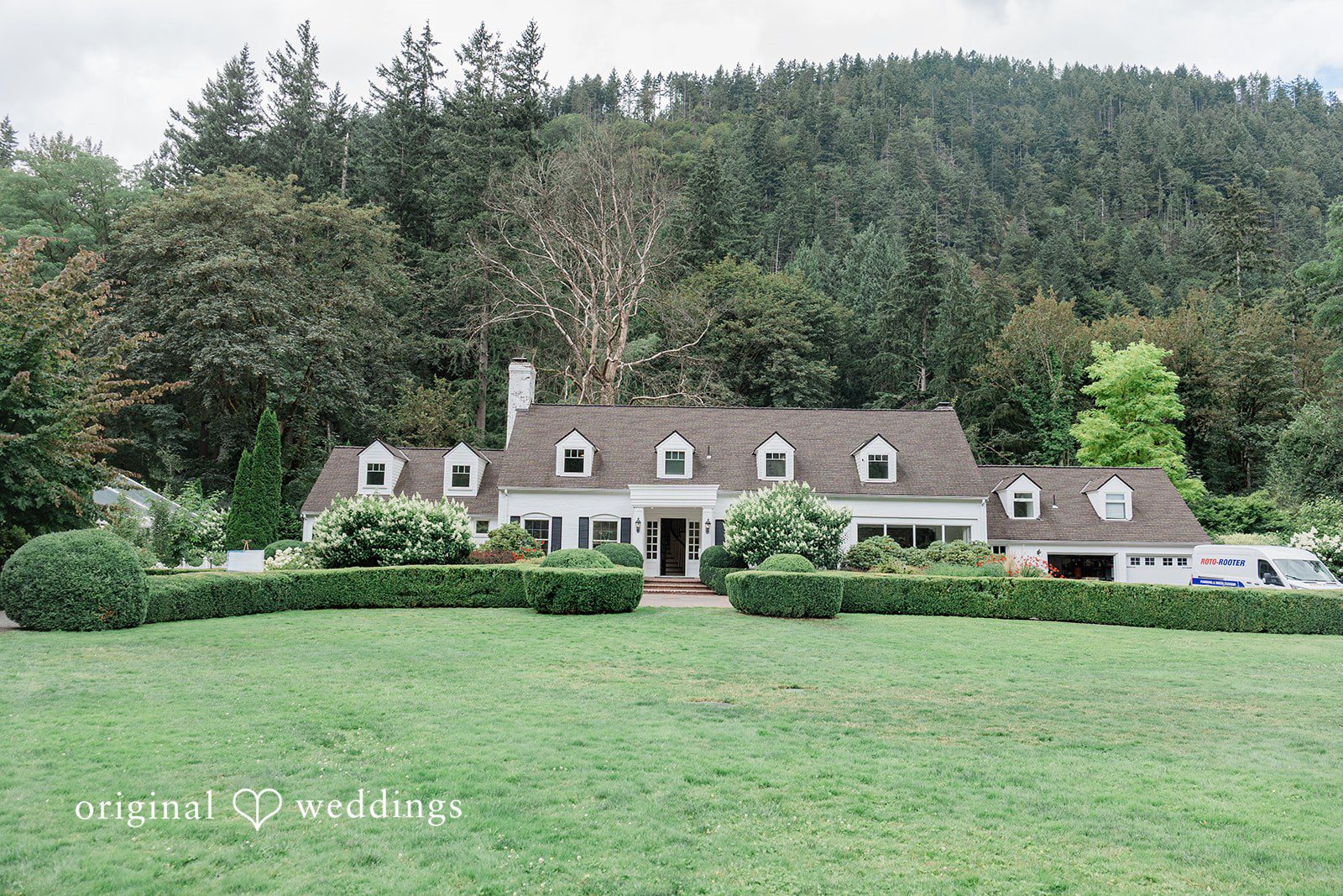 Kim + Keven An estate house with a large green lawn.
