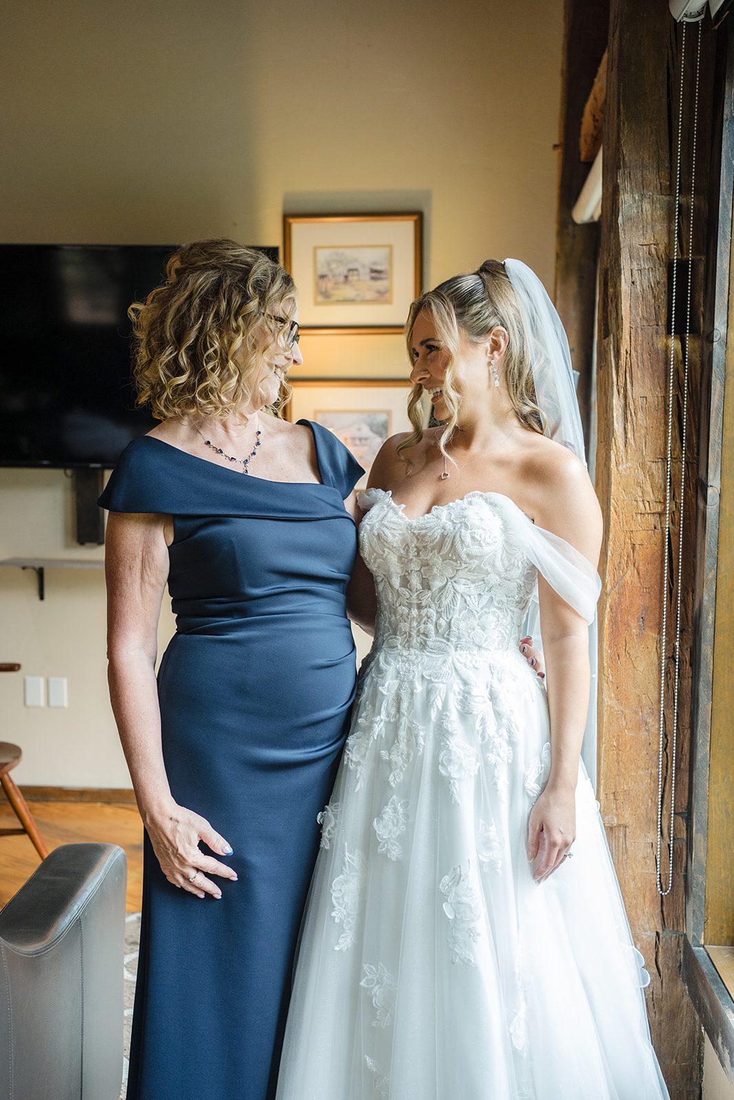 Bride with a loved one before the ceremony
