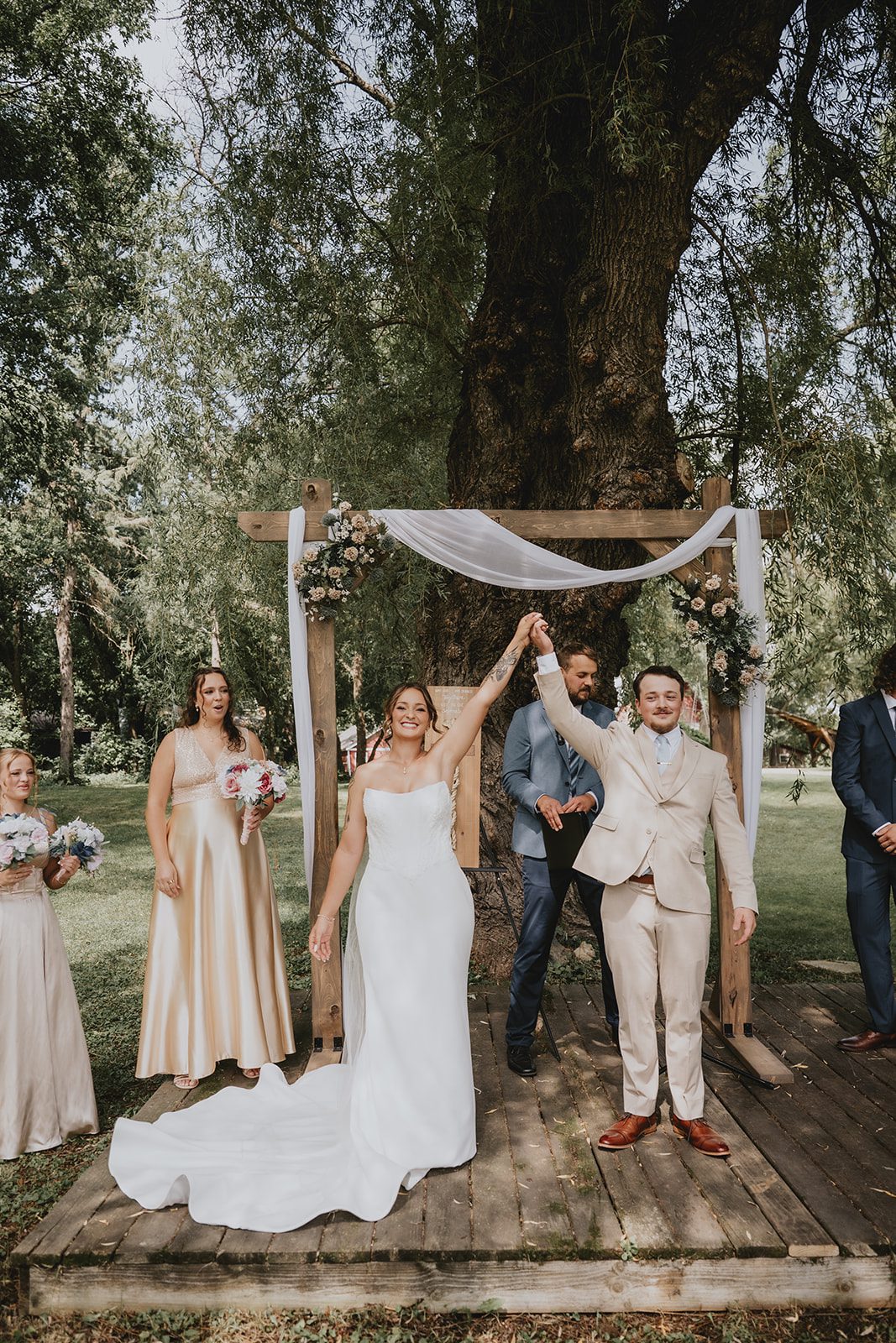 good-tree-farmstead-rustic-minneapolis-madelyn-david-madelyn-david-020-04 Good Tree Farmstead Wedding | Madelyn & David -