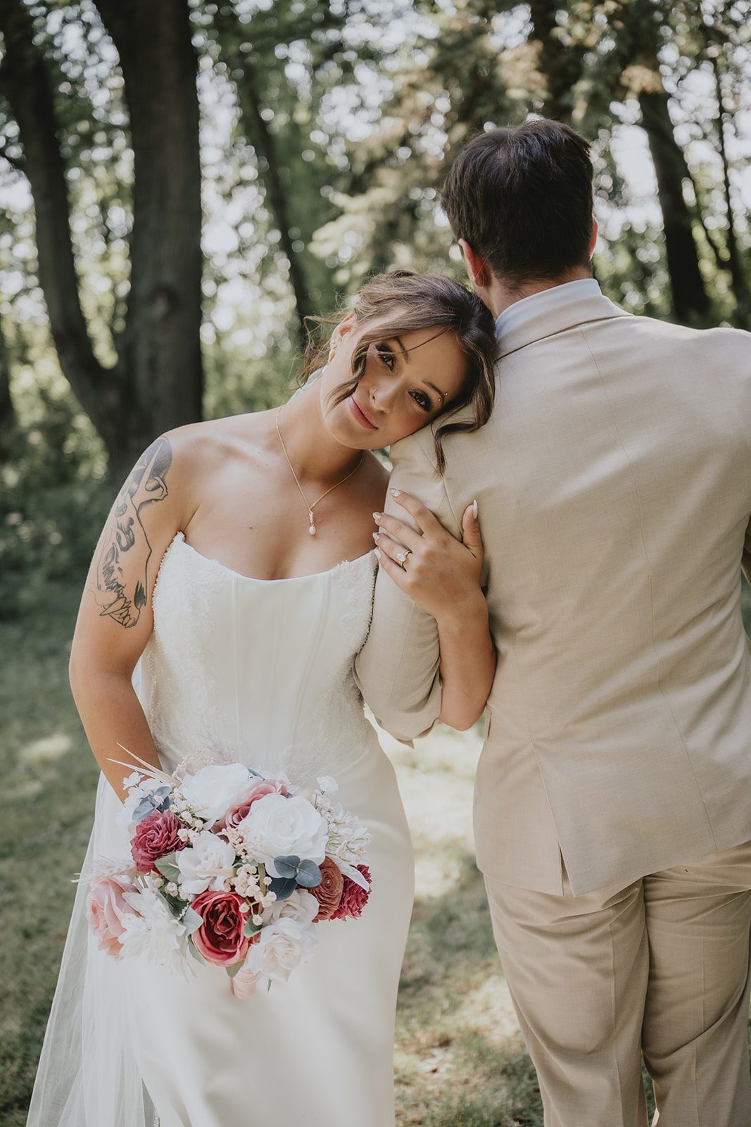 good-tree-farmstead-rustic-minneapolis-madelyn-david-madelyn-david-025-23 Good Tree Farmstead Wedding | Madelyn & David -