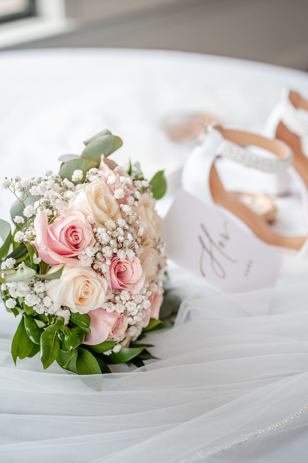 harbor-lights-timeless-providence-feng-donald-p007-06 Bridal bouquet with blush roses and wedding rings