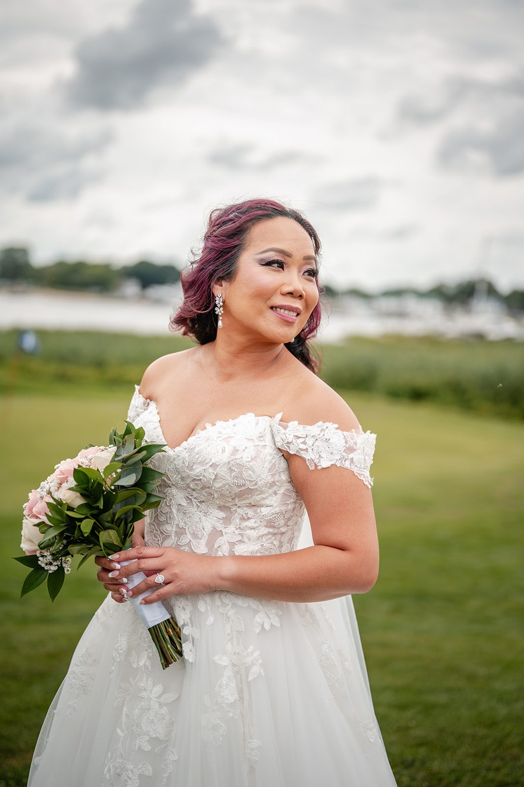 harbor-lights-timeless-providence-feng-donald-p011-09 Bride holding her bouquet on the lawn at Harbor Lights