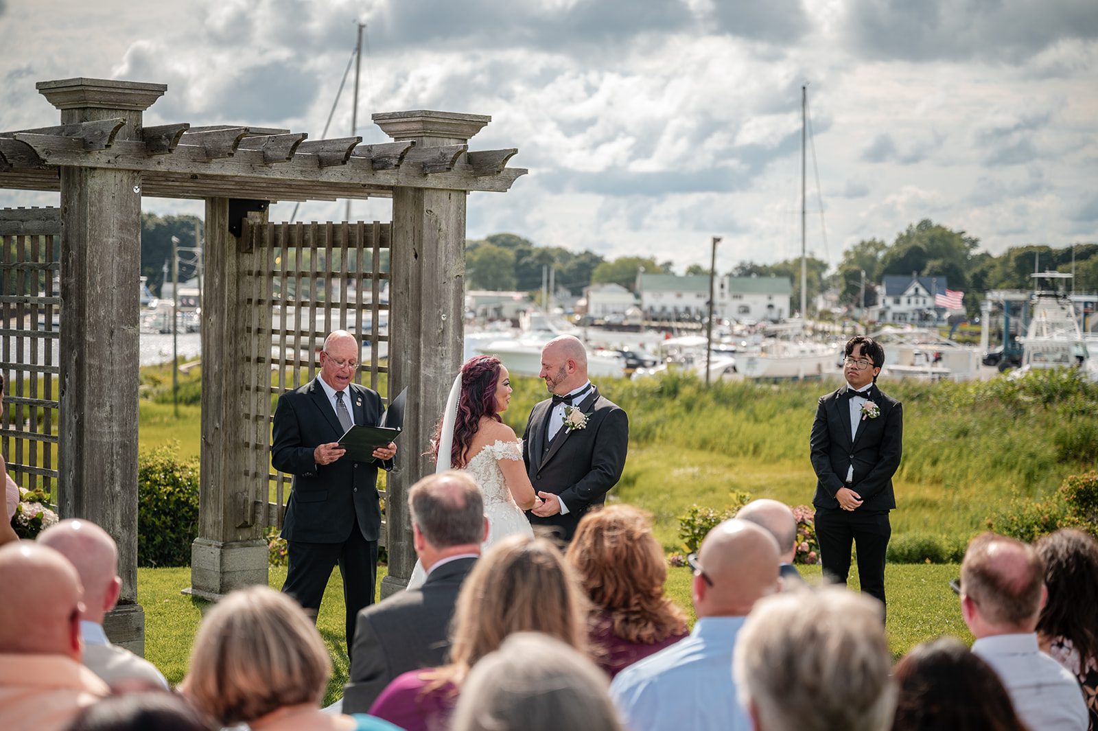 harbor-lights-timeless-providence-feng-donald-p019-27 Outdoor ceremony with Narragansett Bay views at Harbor Lights