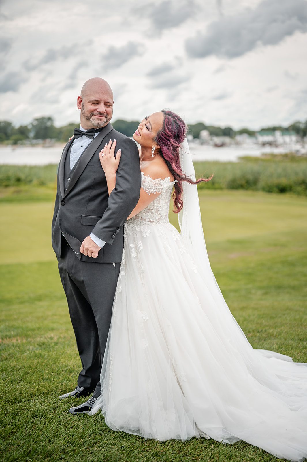 harbor-lights-timeless-providence-feng-donald-p041-21 Bride and groom posing with the bay behind them at Harbor Lights