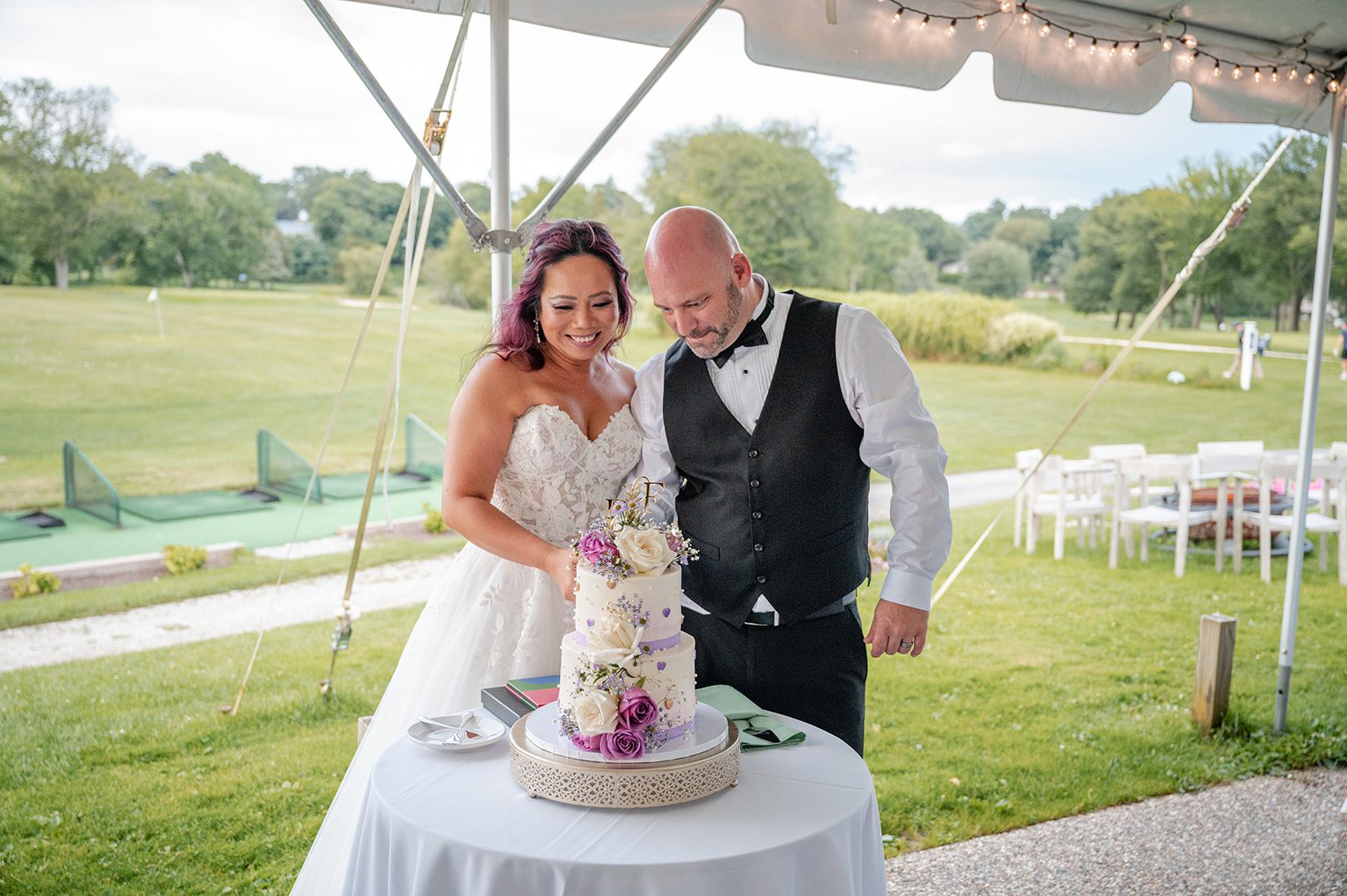 harbor-lights-timeless-providence-feng-donald-p046-20 Bride and groom cutting their wedding cake