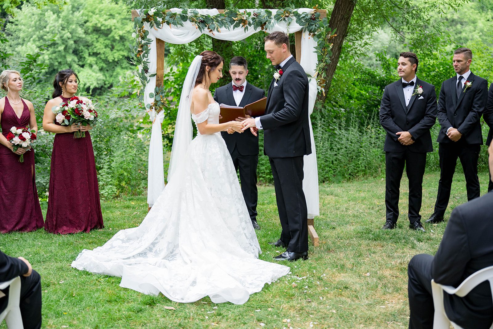 hubbard-park-lodge-timeless-milwaukee-dakota-evan-dakota-evan-021-04 Hubbard Park Lodge Wedding | Dakota & Evan -