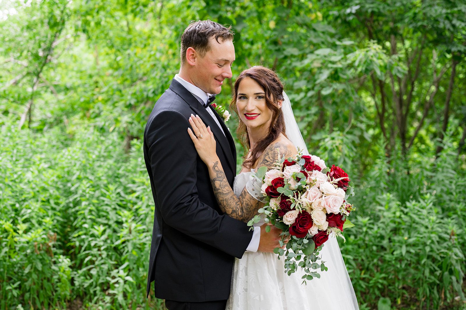 hubbard-park-lodge-timeless-milwaukee-dakota-evan-dakota-evan-026-03 Hubbard Park Lodge Wedding | Dakota & Evan -