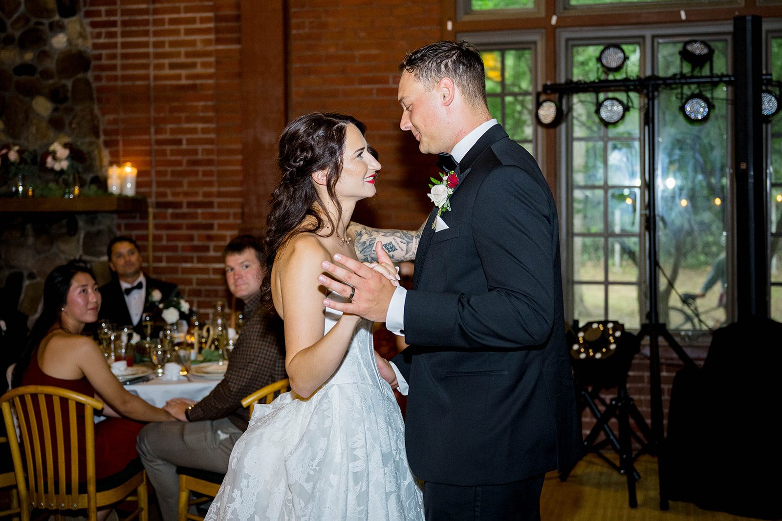 hubbard-park-lodge-timeless-milwaukee-dakota-evan-dakota-evan-040-25 Hubbard Park Lodge Wedding | Dakota & Evan -