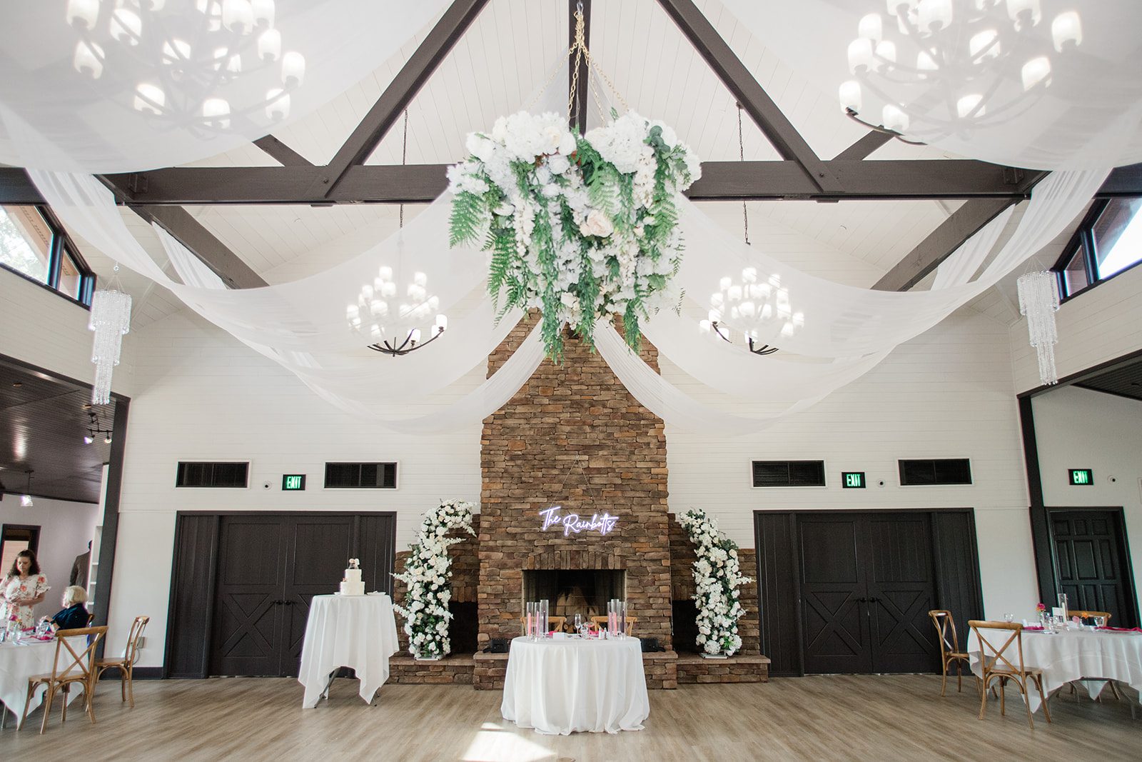 innsbrook-resort-airy-st-louis-sophia-brendan-p002-12 Reception hall with wood beams at Innsbrook Resort