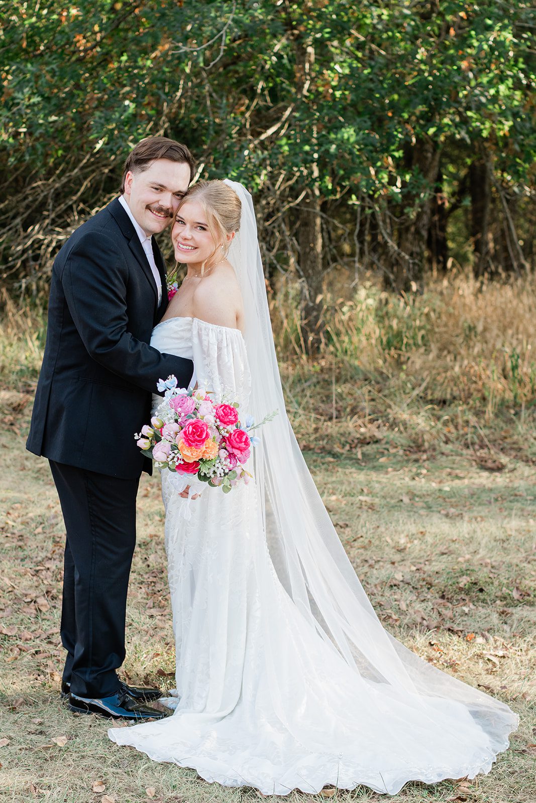 innsbrook-resort-airy-st-louis-sophia-brendan-p028-05 Couple holding the bright bouquet together