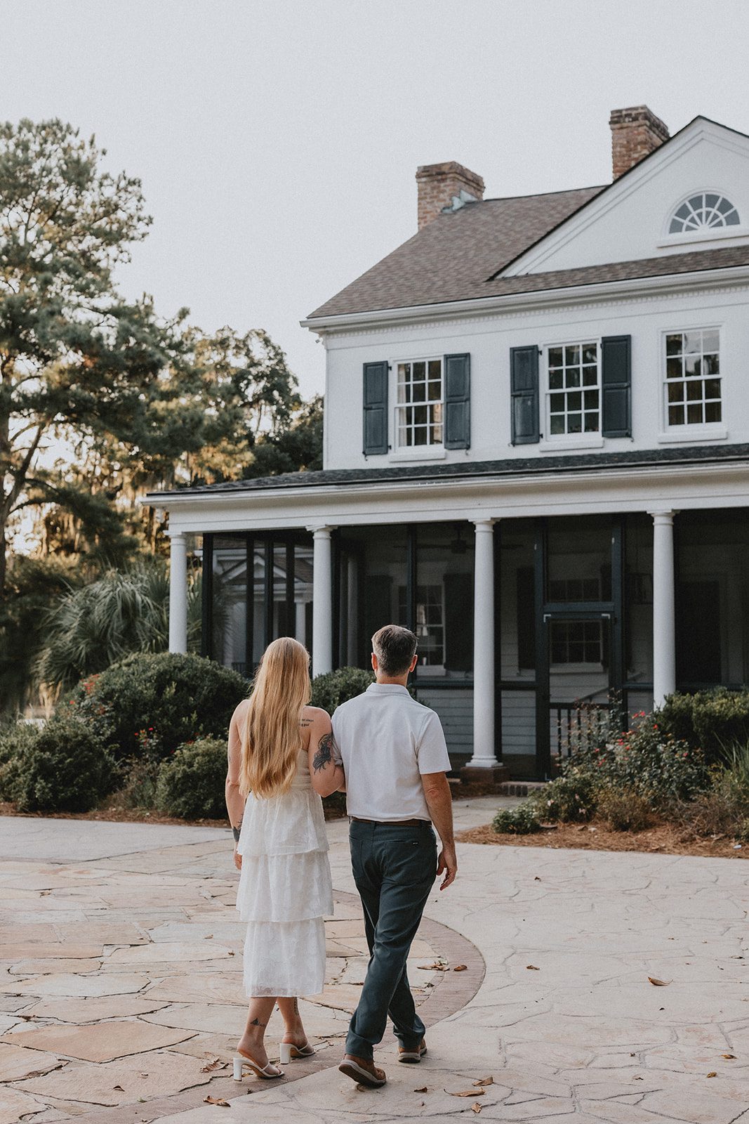 legare-waring-house-rustic-charleston-kaylee-nick-p013-03 Couple standing on the front lawn at Legare Waring House