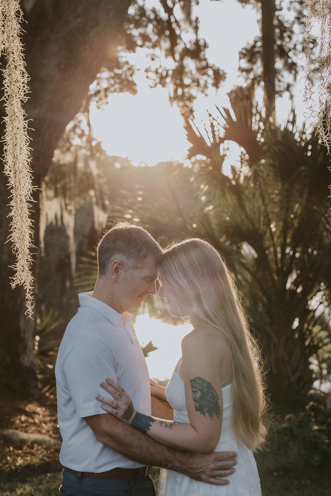 legare-waring-house-rustic-charleston-kaylee-nick-p014-04 Sun flare portrait of the engaged couple