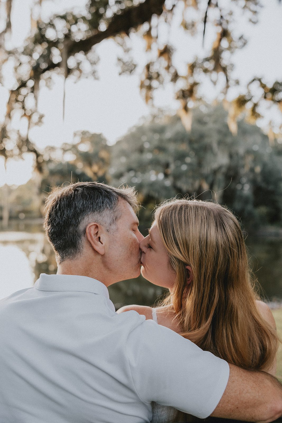 legare-waring-house-rustic-charleston-kaylee-nick-p017-15 Close up kiss between the couple