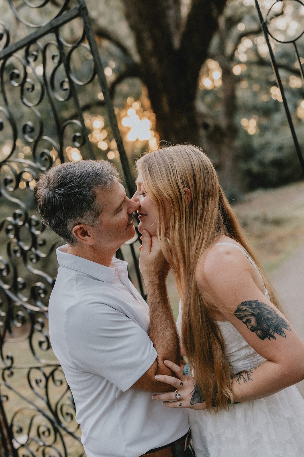 legare-waring-house-rustic-charleston-kaylee-nick-p019-17 Close hug portrait of the engaged couple