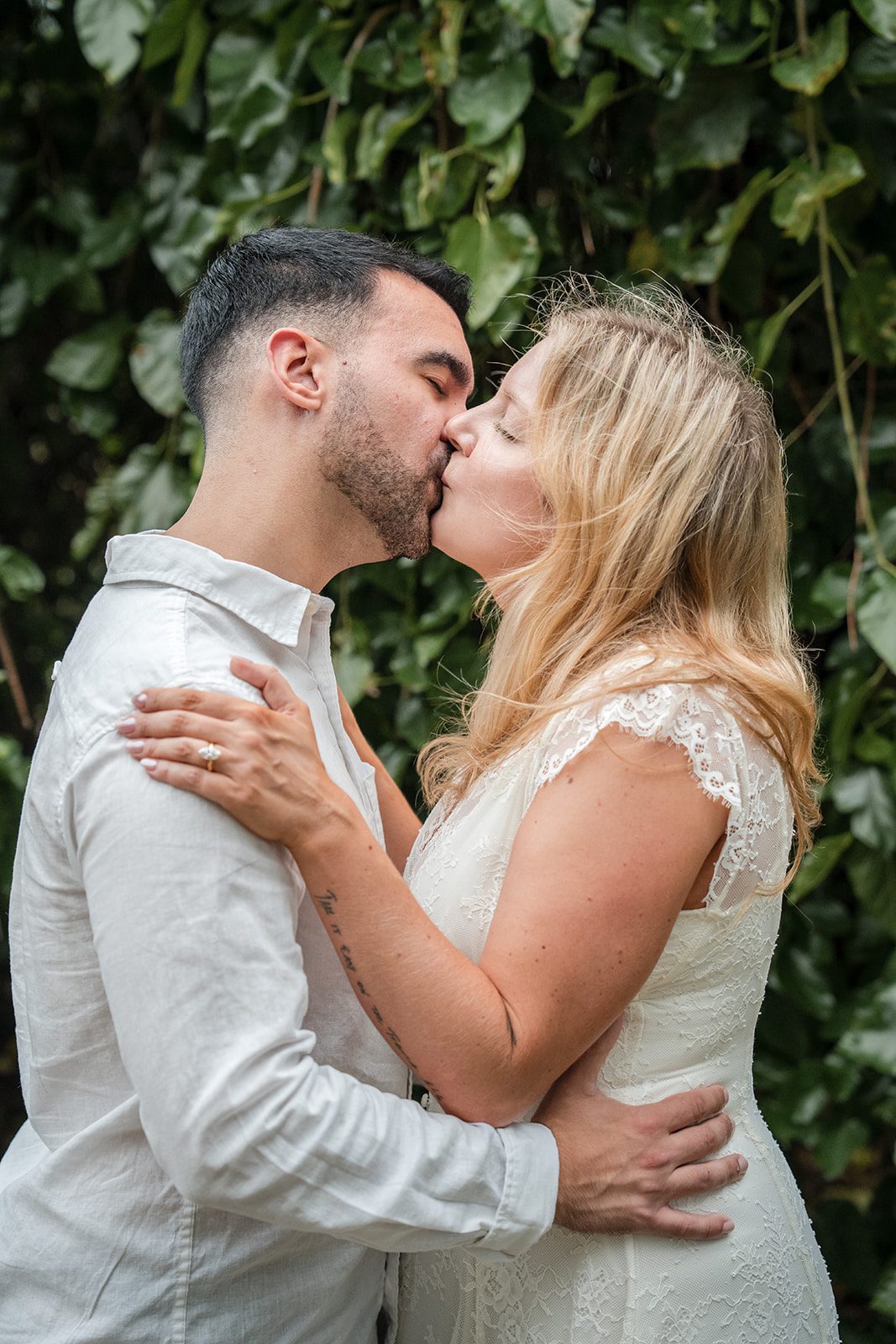lilacia-park-timeless-chicago-dimitri-alexys-p011-09 Forehead kiss portrait under the trees