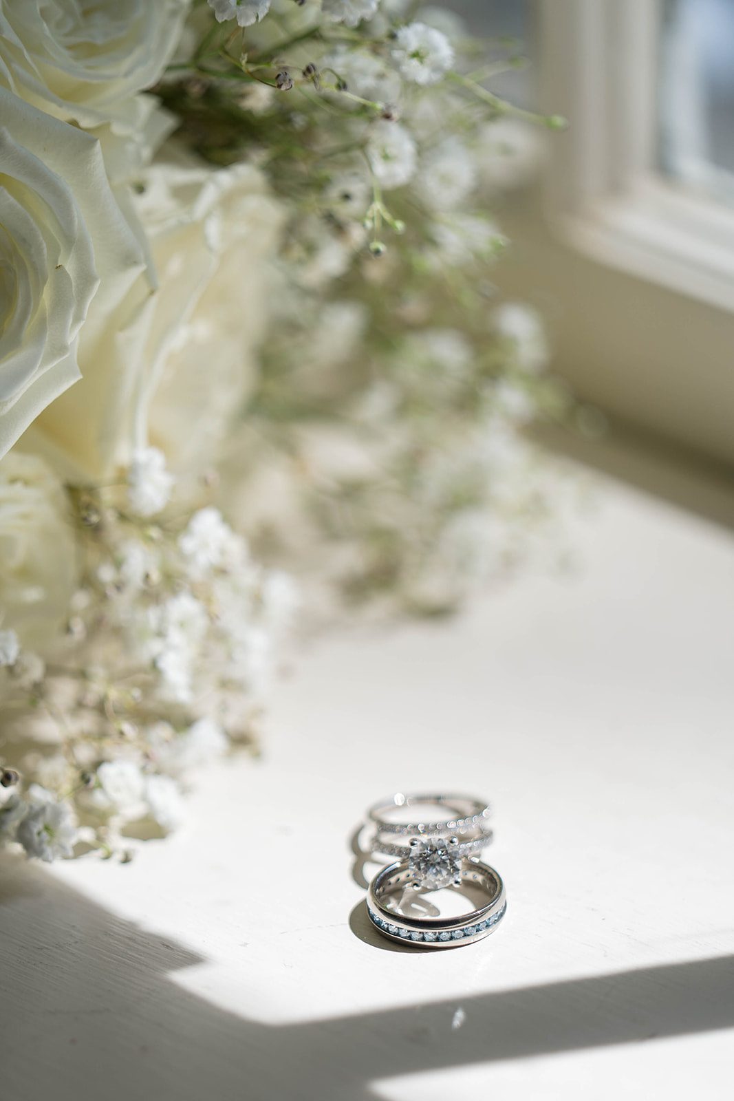 linwood-estate-timeless-baltimore-autumn-dylan-005-29 Close up of the wedding rings