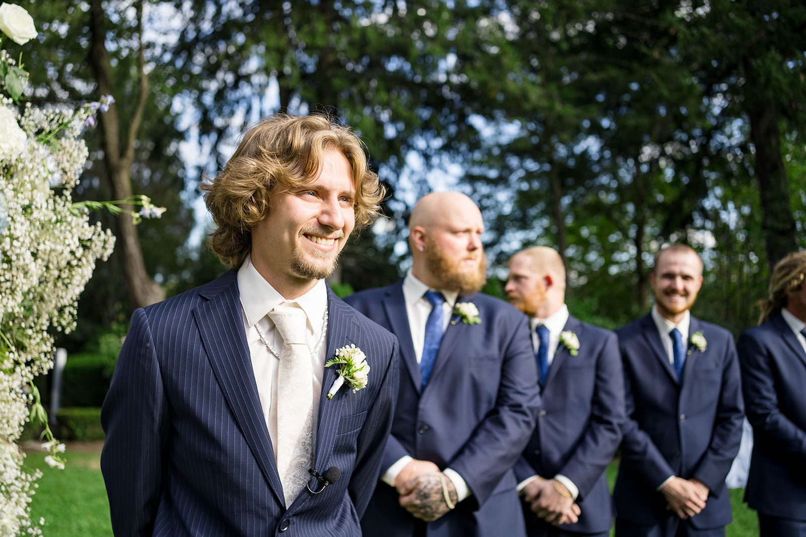 linwood-estate-timeless-baltimore-autumn-dylan-020-50 Groomsmen sharing a laugh with the groom