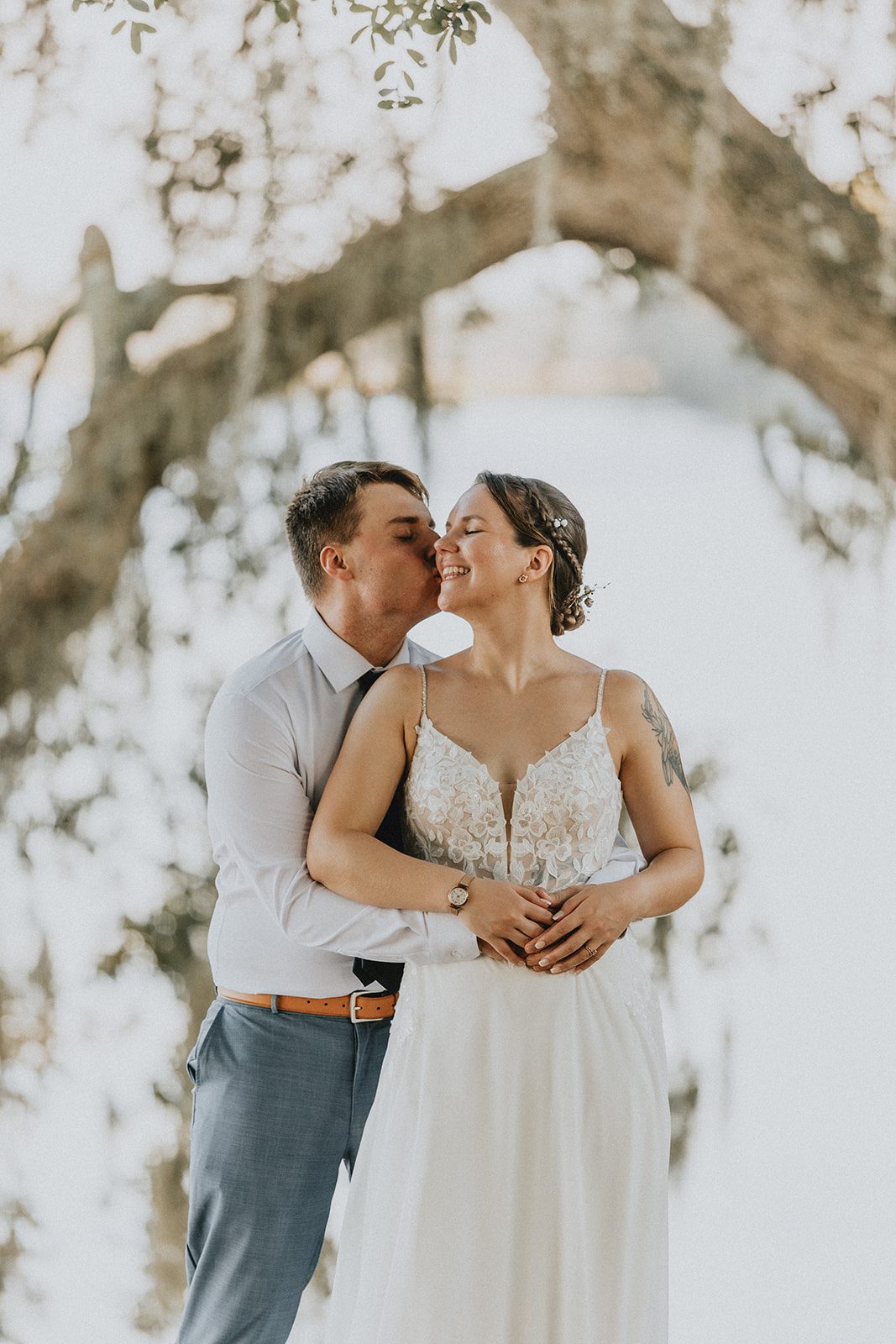 Couple under the Spanish moss Couple under the Spanish moss