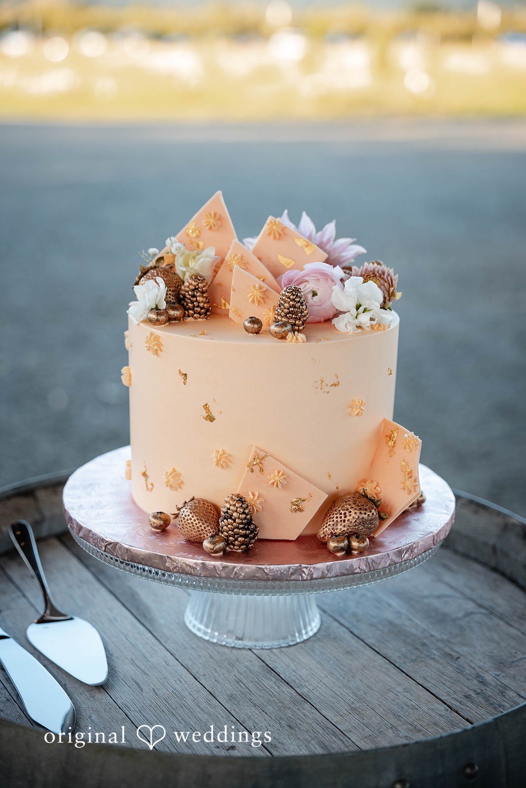 Wedding cake on the dessert table