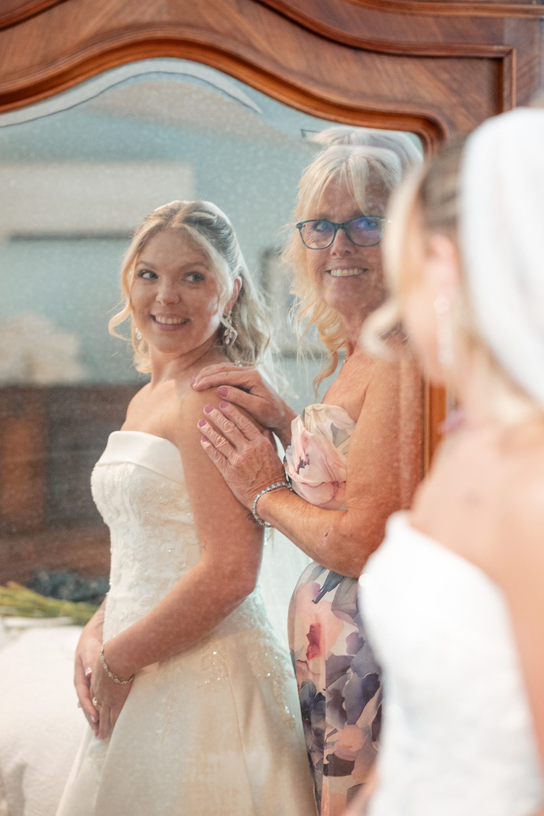 new-york-backyard-timeless-new-york-taylor-andrew-p005-10 Bride getting ready in front of the mirror