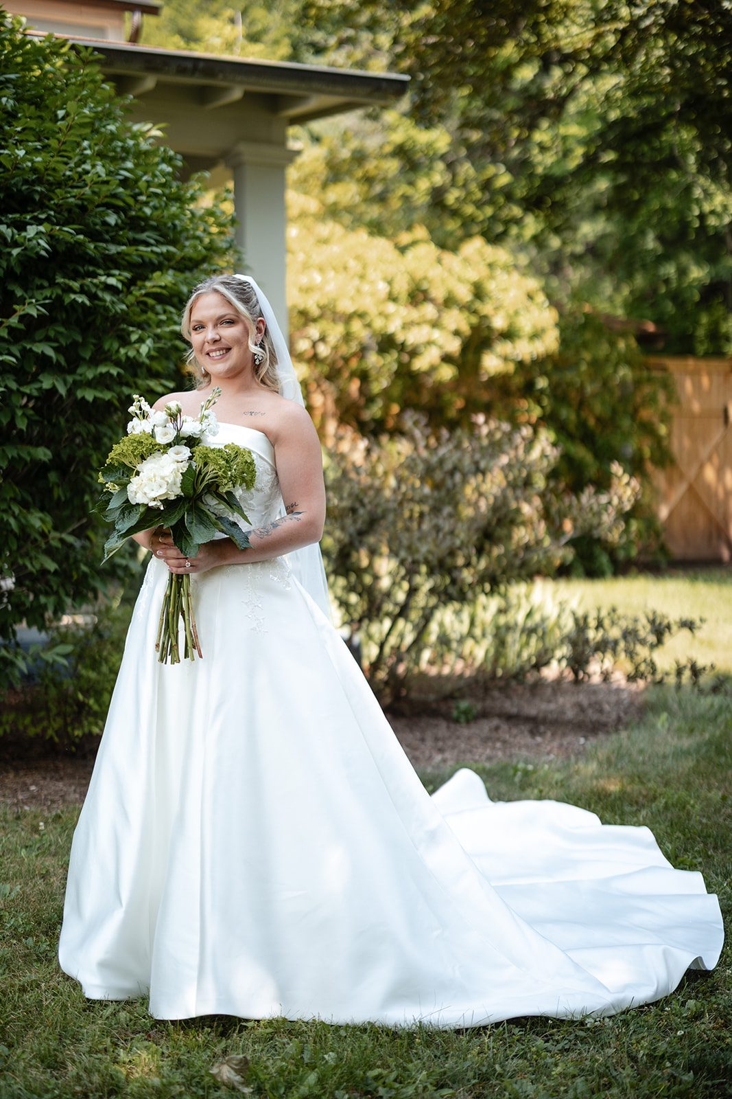 new-york-backyard-timeless-new-york-taylor-andrew-p007-31 Bride holding her bouquet in the garden