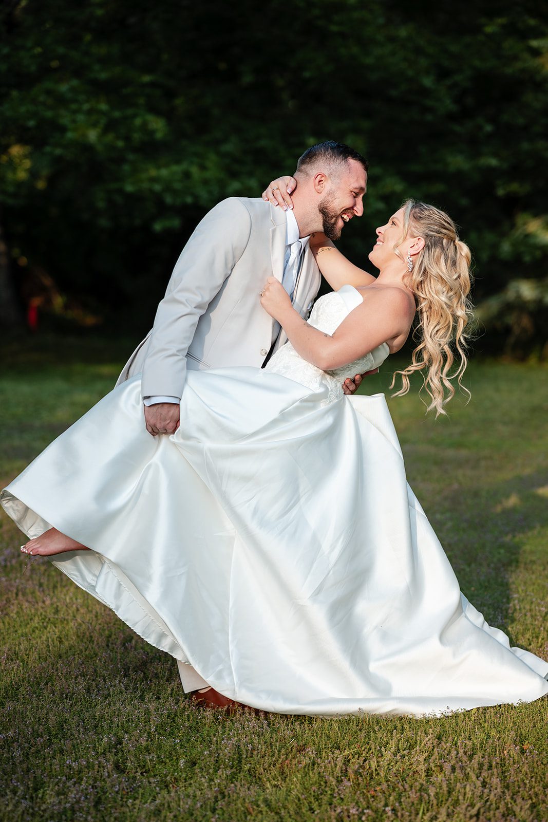new-york-backyard-timeless-new-york-taylor-andrew-p020-06 Groom dipping the bride for a kiss