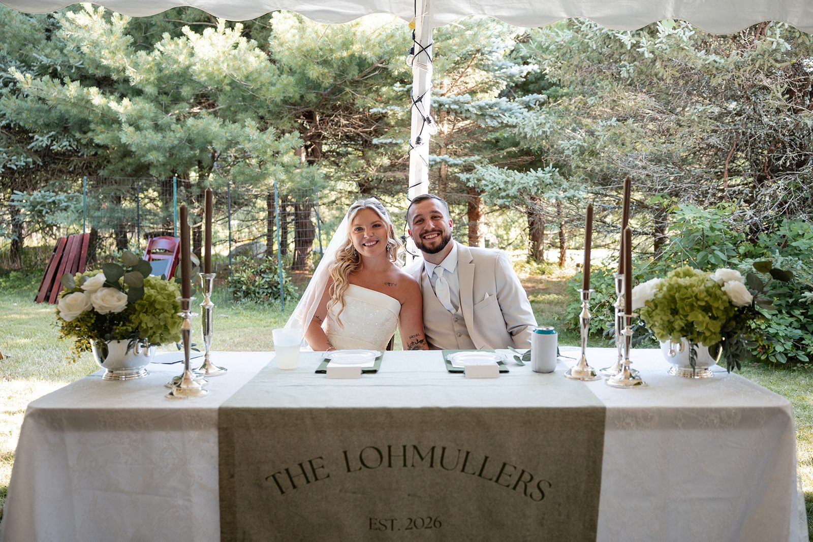 new-york-backyard-timeless-new-york-taylor-andrew-p022-21 Sweetheart table under the tent