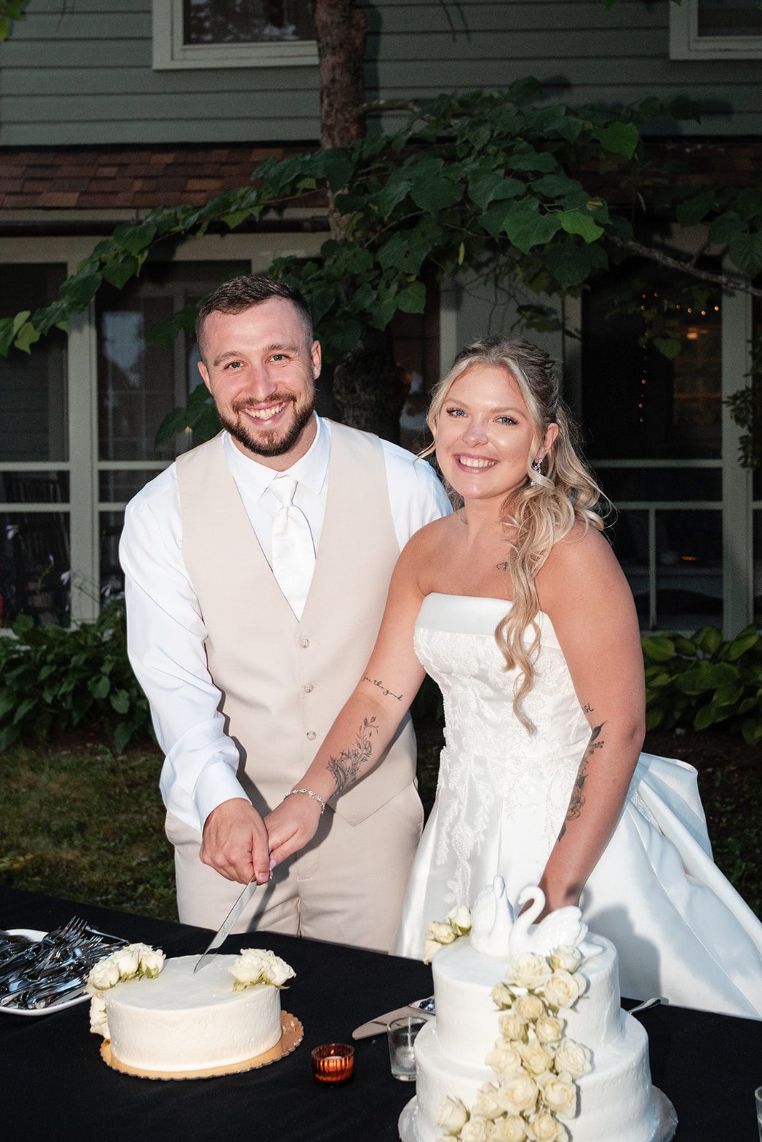 new-york-backyard-timeless-new-york-taylor-andrew-p023-25 Bride and groom cutting their wedding cake