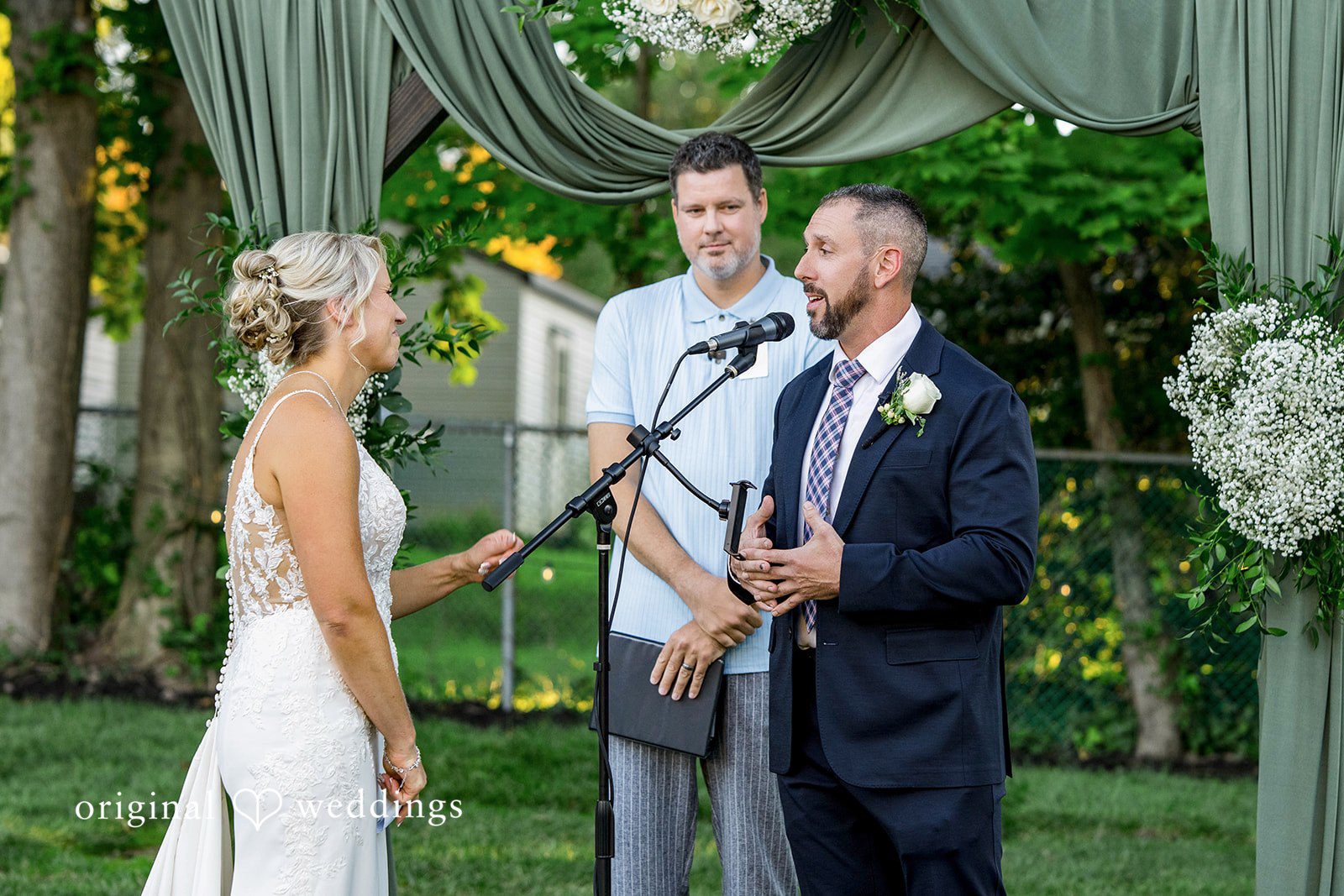 August 29, 2026 – Brittany & Vincent – (ID-5826) Couple exchanging vows under the arch