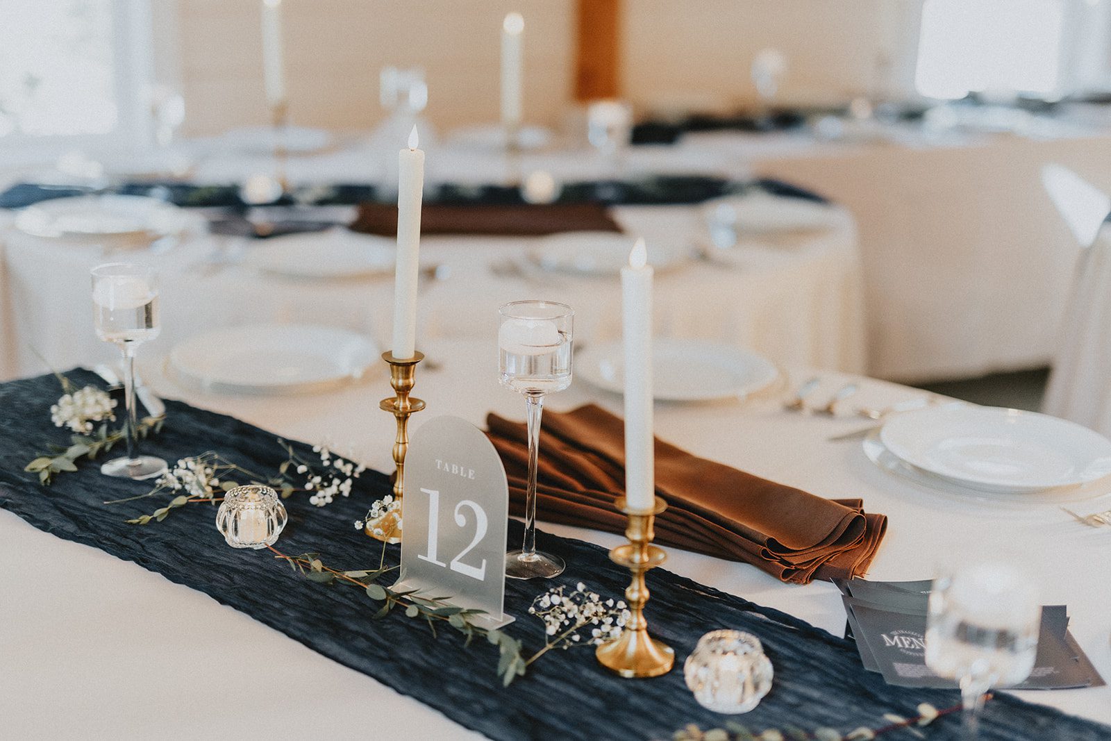 pine-hollow-farms-rustic-st-louis-natalie-john-p004-15 Reception table with navy and gold details at Pine Hollow Farms
