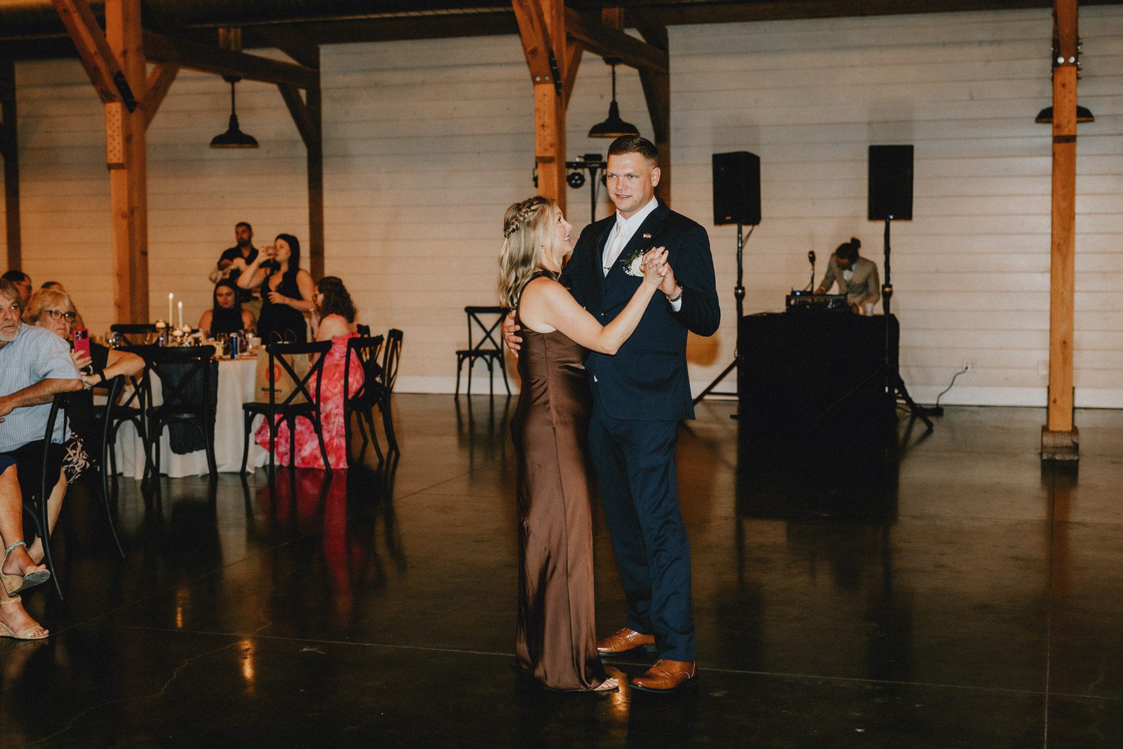 pine-hollow-farms-rustic-st-louis-natalie-john-p032-17 Couple dancing at the reception